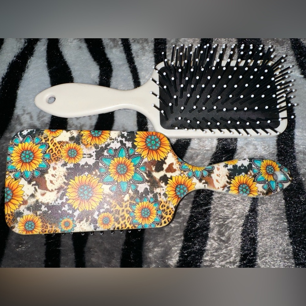 🆕 western print hair brush